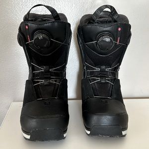 LIKE NEW Salomon Women’s Kiana Focus Dual Boa Snowboard boot Size 6.5 USA